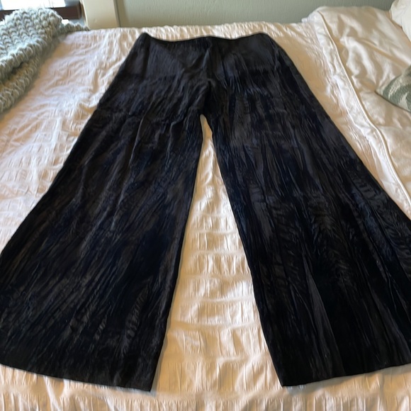 Franco Mirabelli pant suit. Jet black , metallic thread & Velvet pants. Size 10 - Picture 10 of 11